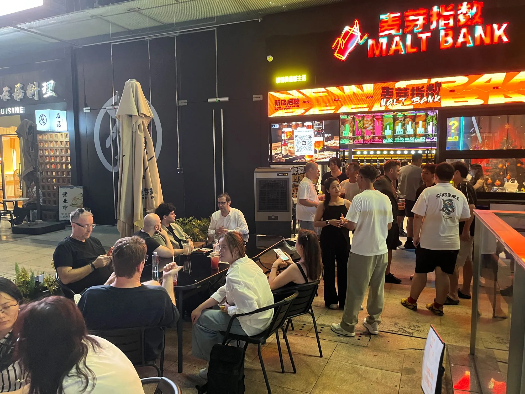 The Twin Towers Meetup: Where Shenzhen's E-Commerce Crowd Drops the Pitch Decks