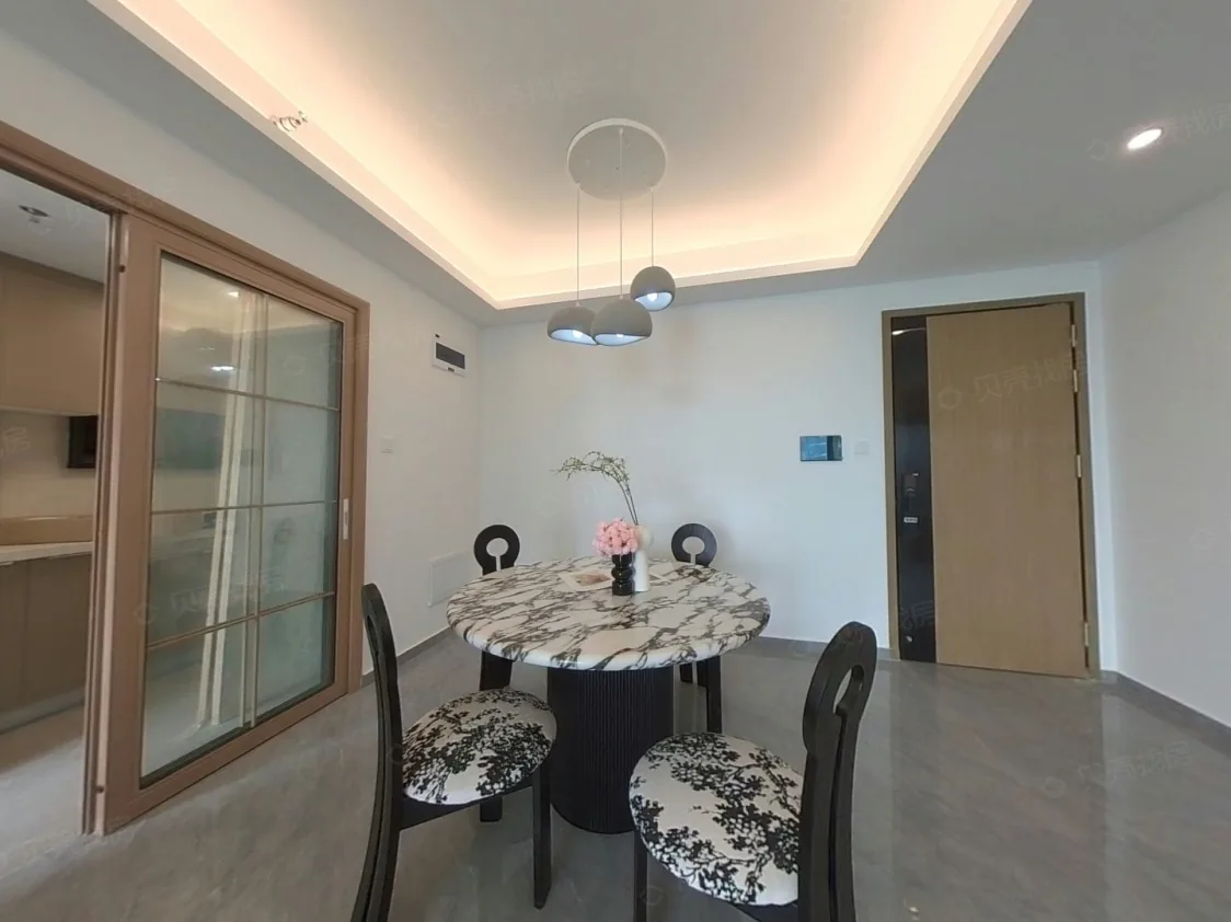 Photo 3 of Spacious 2-Bedroom 1-Bath Apartment