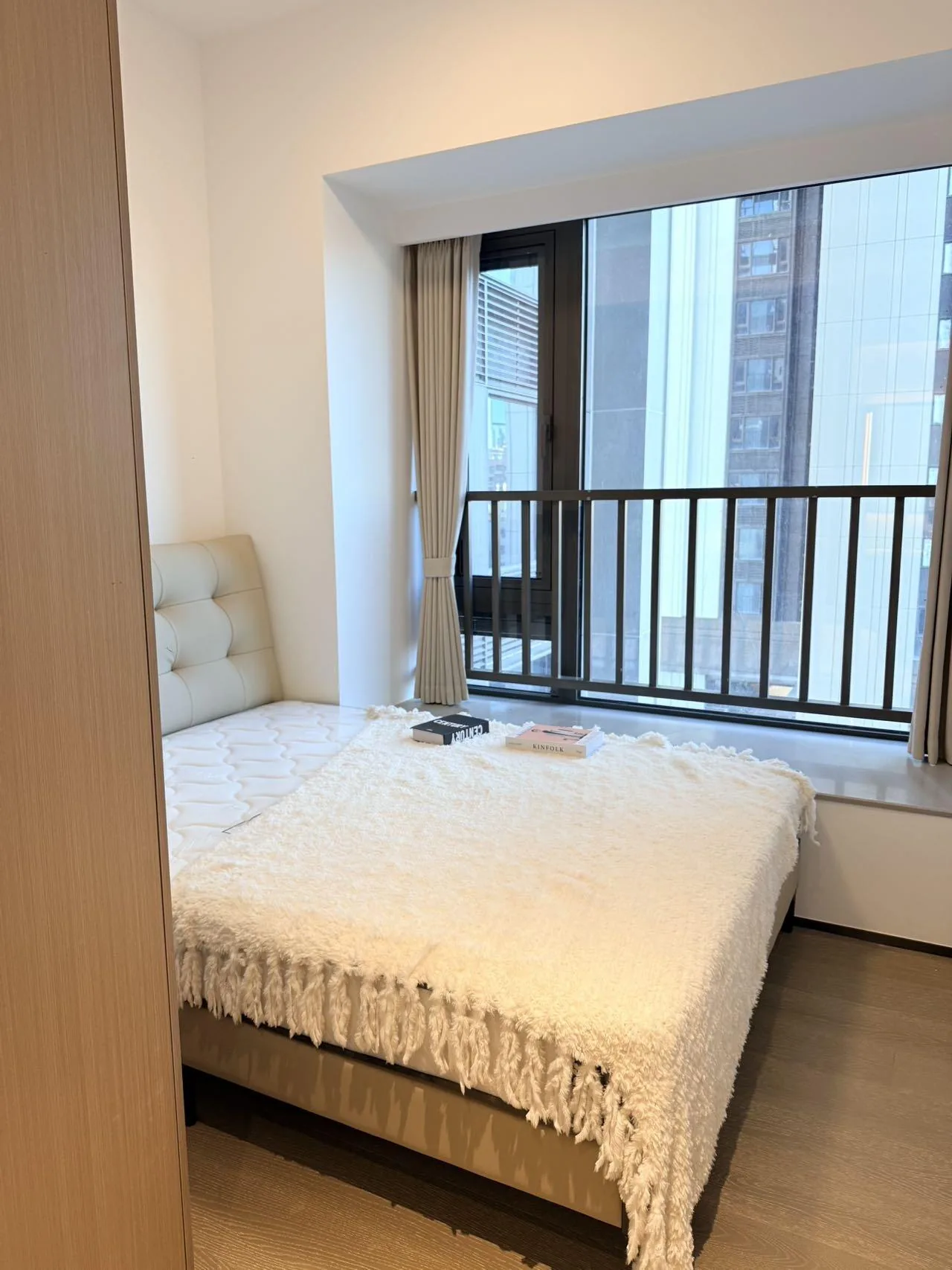 Photo 6 of Budget-Friendly Golf View 3-Bedroom Apartment at CZ City Bay Phase 3, Shangsha Futian
