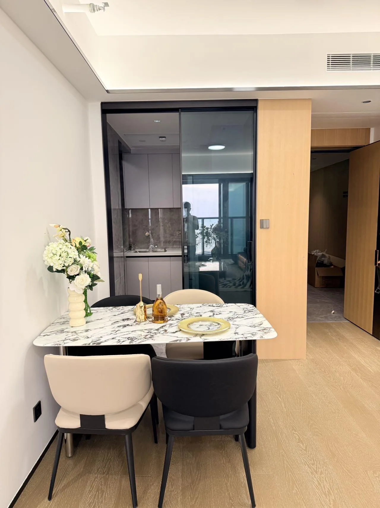 Photo 3 of Comfortable Seaview 3-Bedroom Apartment at CZ City Bay Phase 3, Shangsha Futian