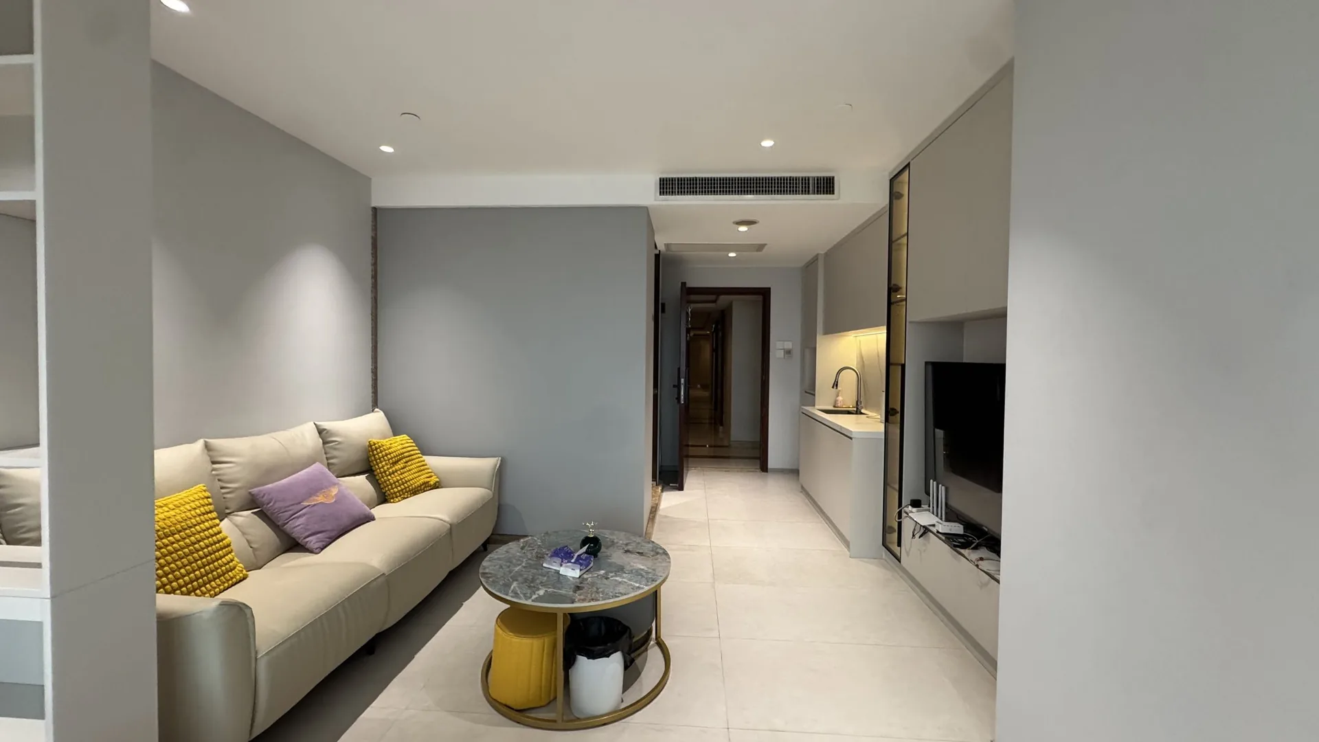Photo 2 of Futian Jiafu Plaza, one bedroom and one living room, 48m²