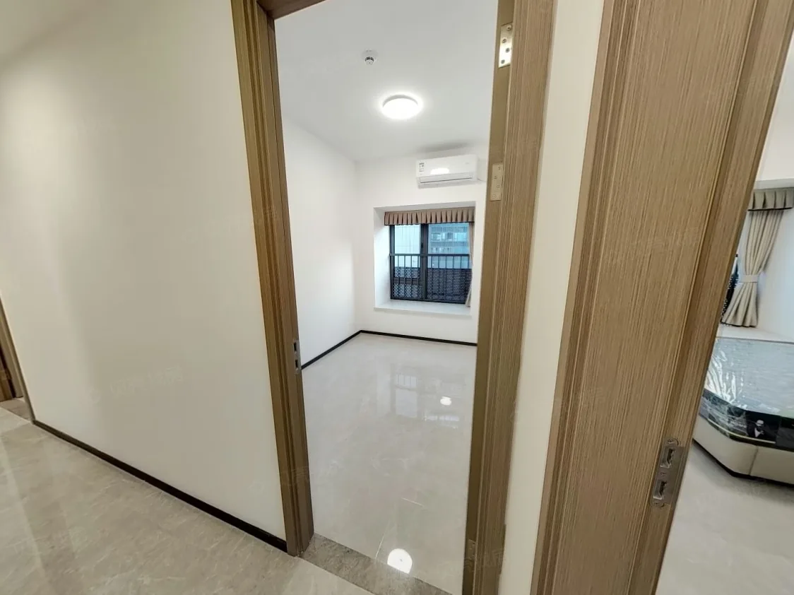 Photo 5 of Futian beautiful 4 bedrooms 122 sqm, easy access to Hongkong