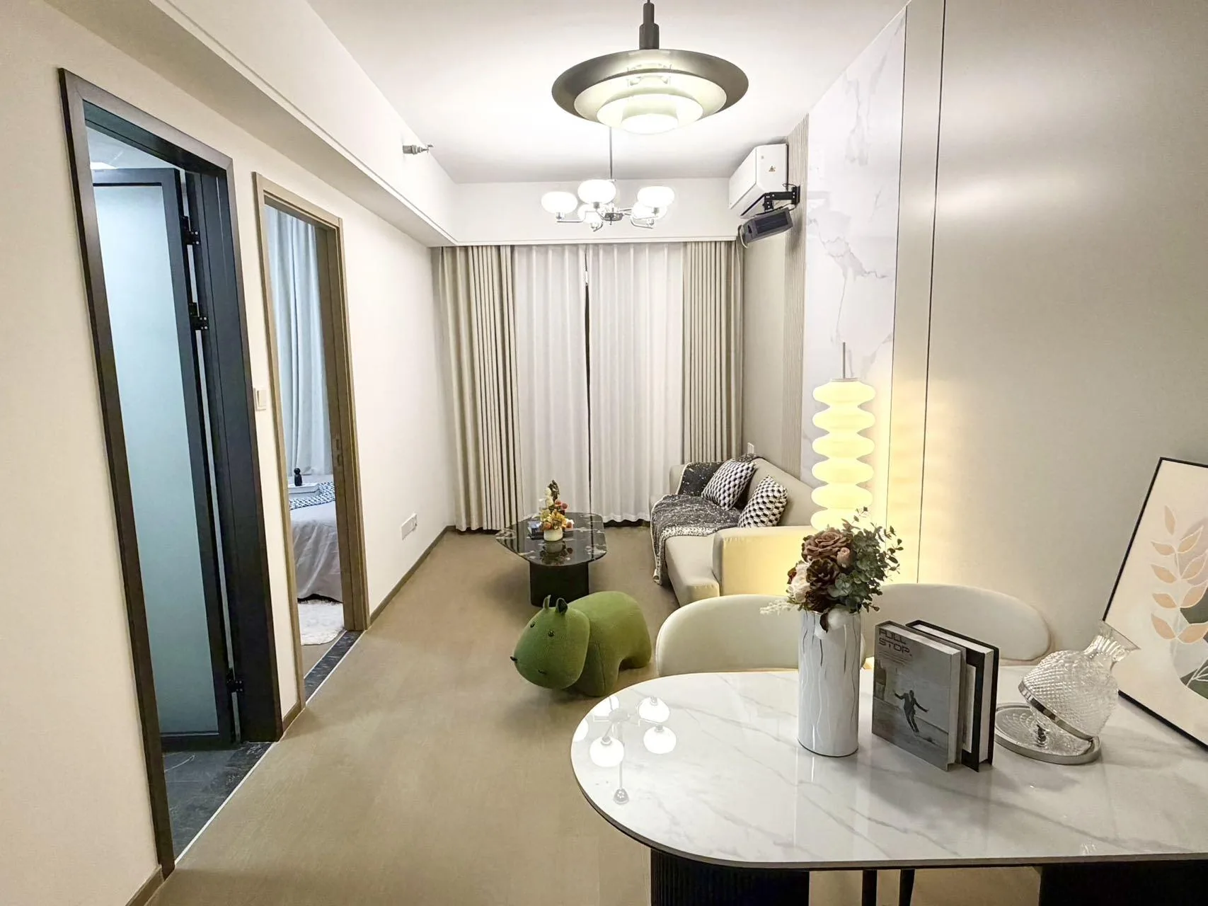 Chic Renovated 1 Bed 1 Living at Zhongzhou Binhai Huafu Phase 3 Property Details — main photo
