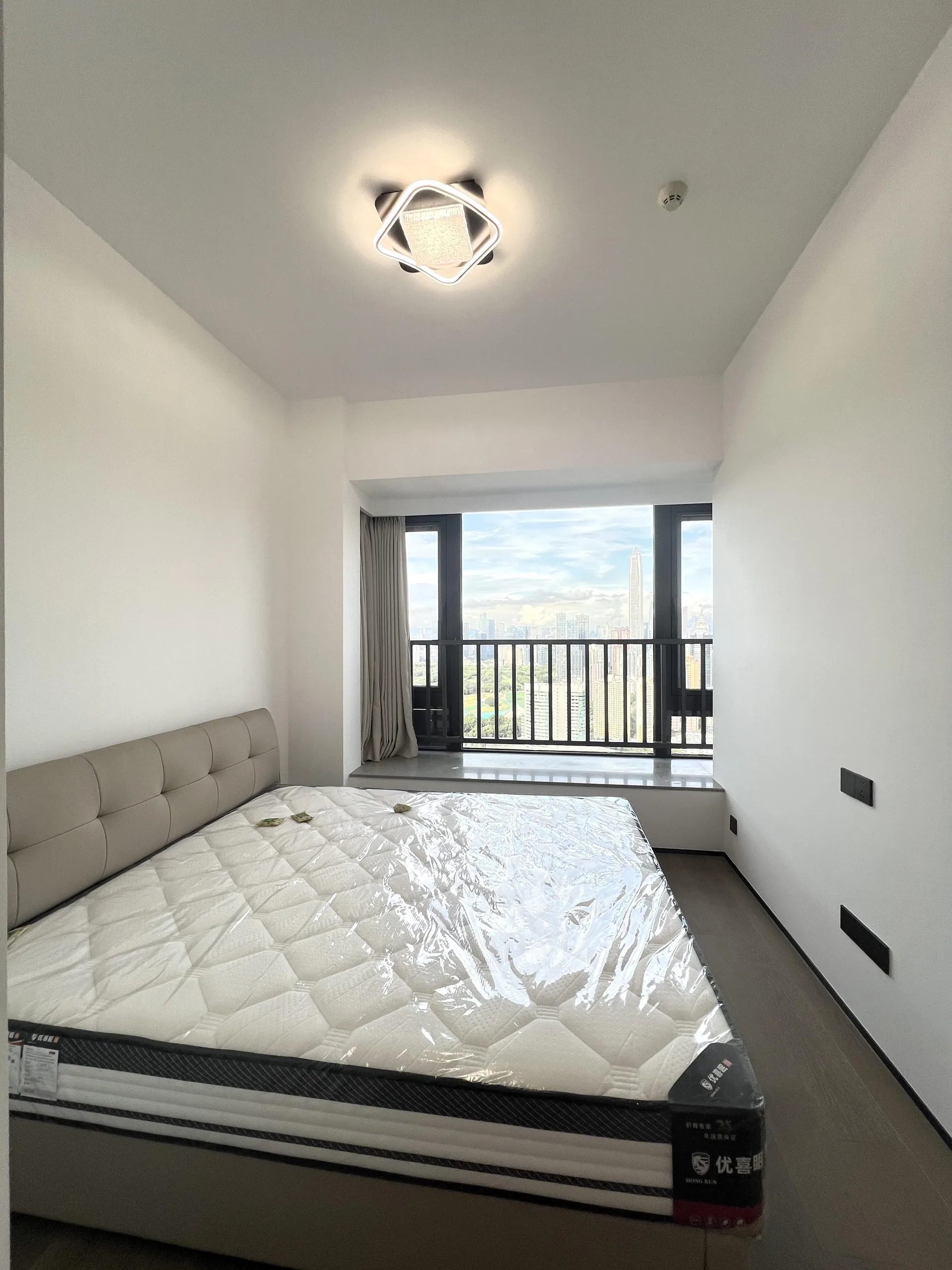 Photo 4 of Bright High-Floor 3 Bedroom Apartment at Zhongzhou Bay Phase 3, Futian Central Property Details