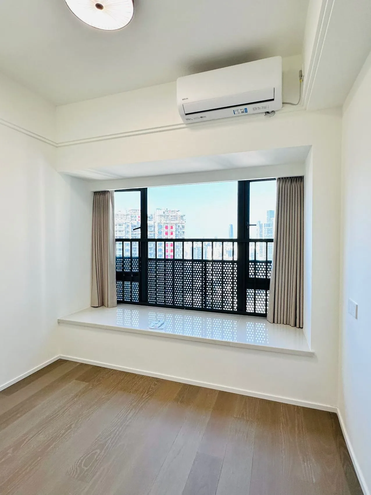 Photo 5 of Beautiful two bedrooms, Yushui Huafu, Futian, 48th floor