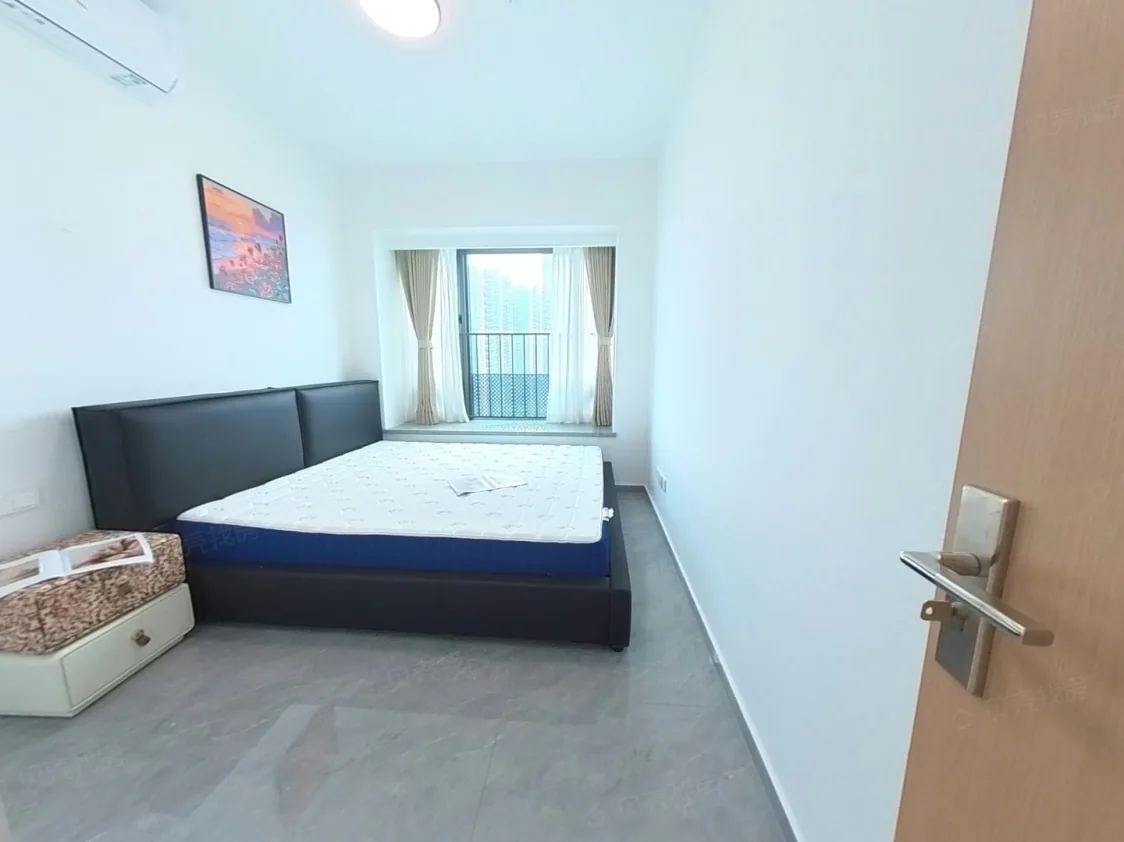 Photo 5 of Spacious 2-Bedroom 1-Bath Apartment