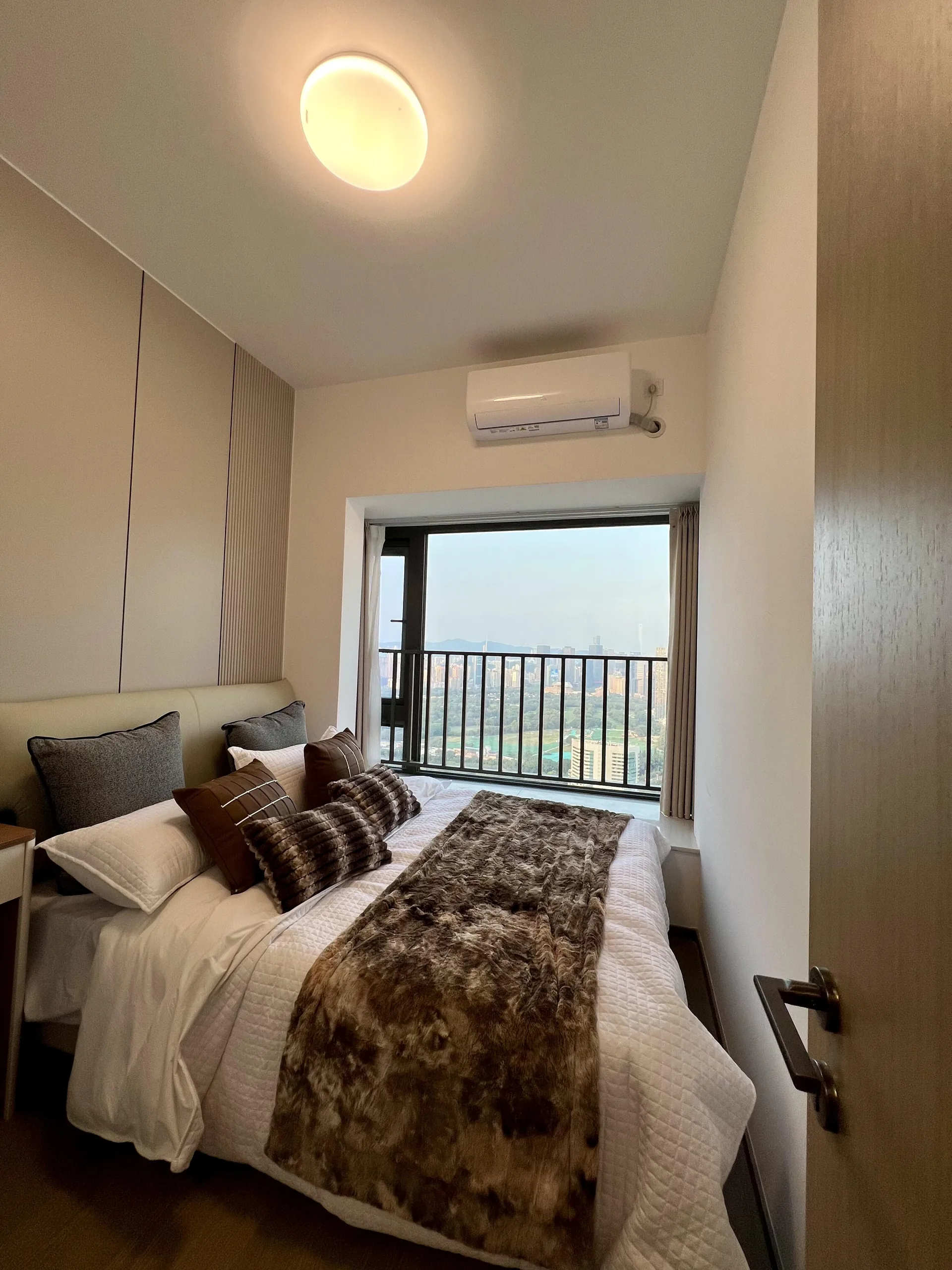 Photo 2 of Stylish 1 Bed 1 Bath Apartment at Zhongzhou Bay, Futian Property Details