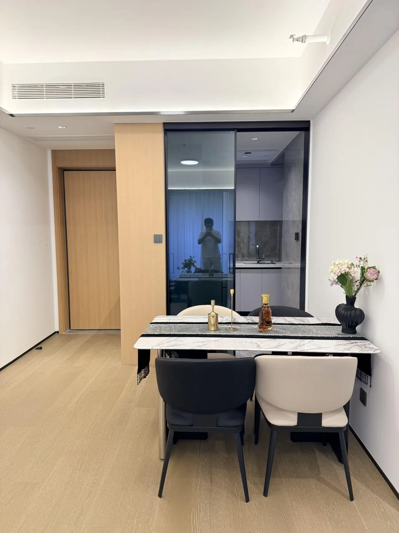 Photo 3 of Budget-Friendly Golf View 3-Bedroom Apartment at CZ City Bay Phase 3, Shangsha Futian