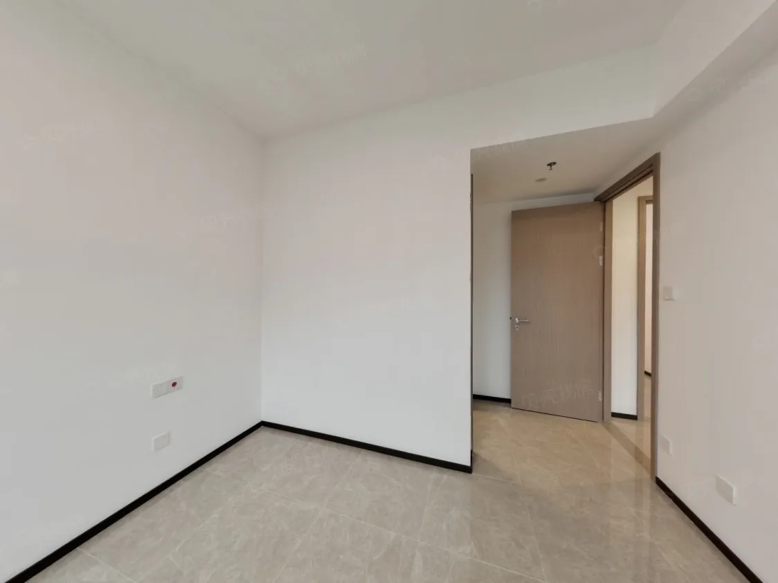 Photo 4 of Futian unfurnished 3 bedrooms, size of 105 sqm, rent 10800