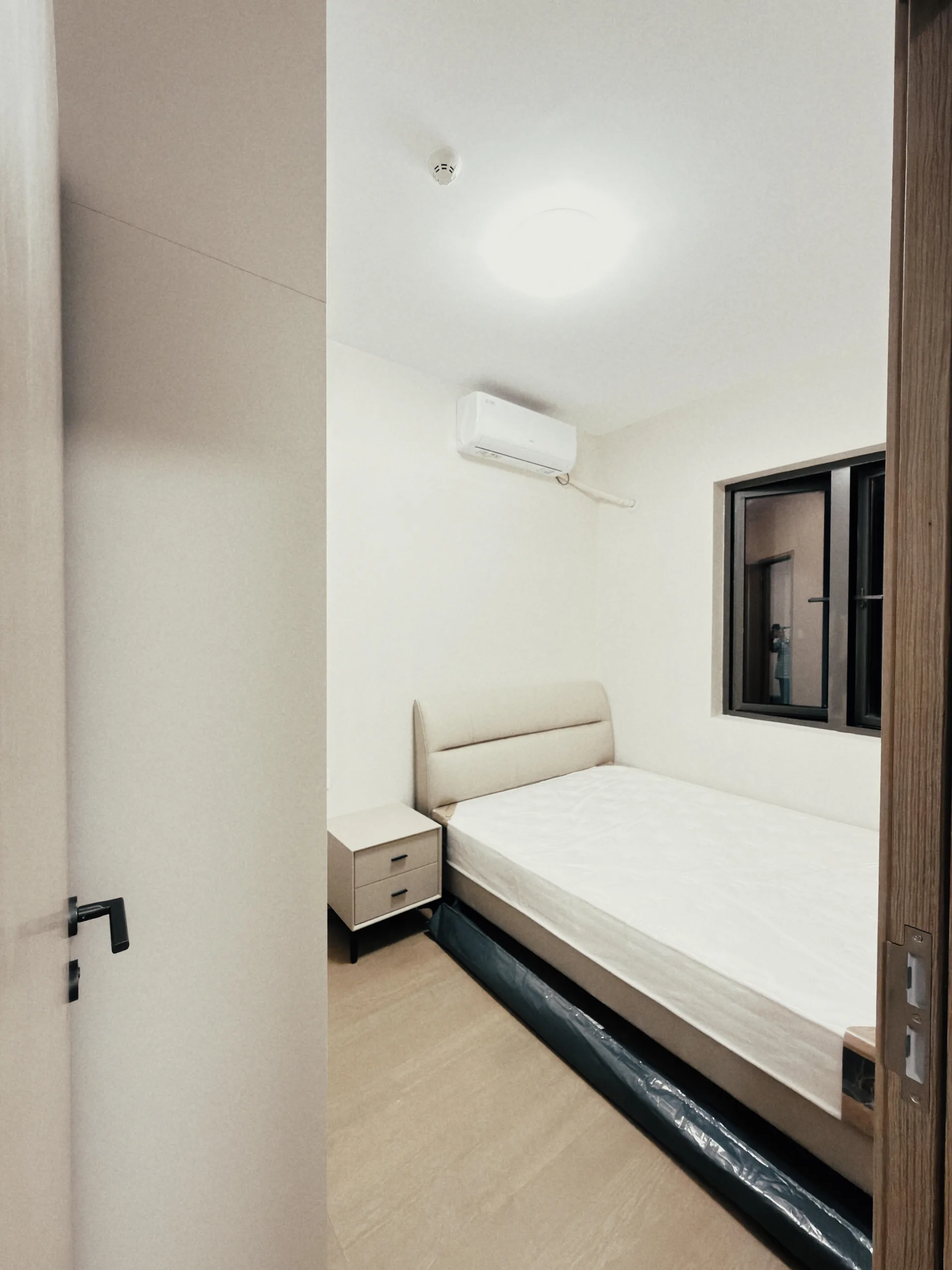 Photo 3 of Bright 1 Bed 1 Living Apartment at Zhongzhou Bay, Shangsha Futian Property Details