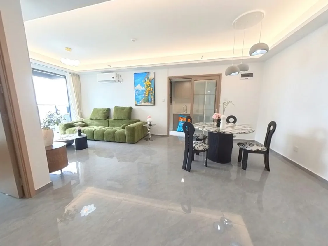 Photo 4 of Spacious 2-Bedroom 1-Bath Apartment