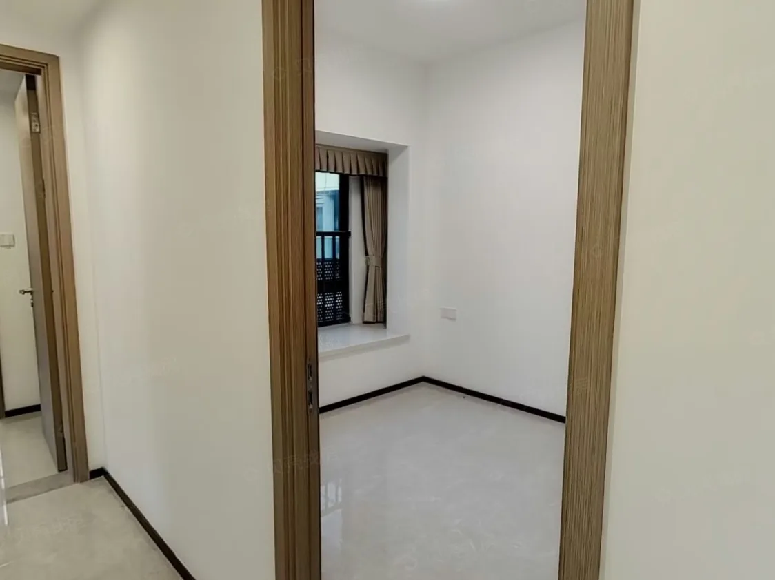 Photo 4 of Futian beautiful 4 bedrooms 122 sqm, easy access to Hongkong