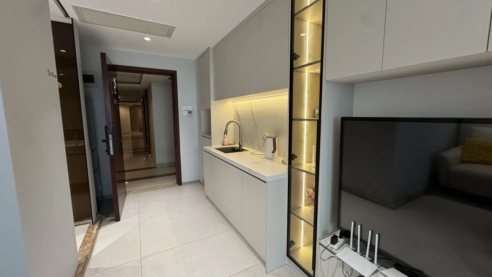 Photo 6 of Futian Jiafu Plaza, one bedroom and one living room, 48m²