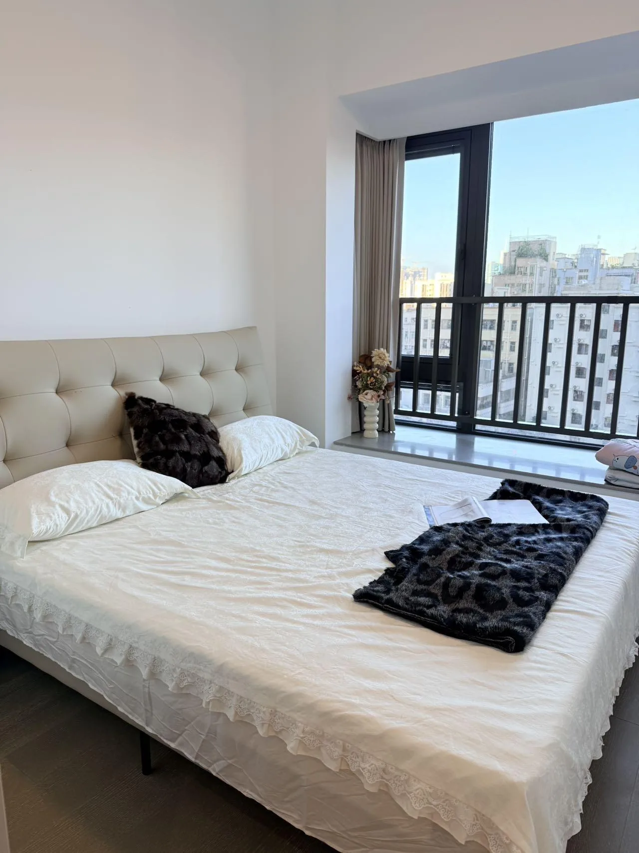 Photo 4 of Budget-Friendly Golf View 3-Bedroom Apartment at CZ City Bay Phase 3, Shangsha Futian