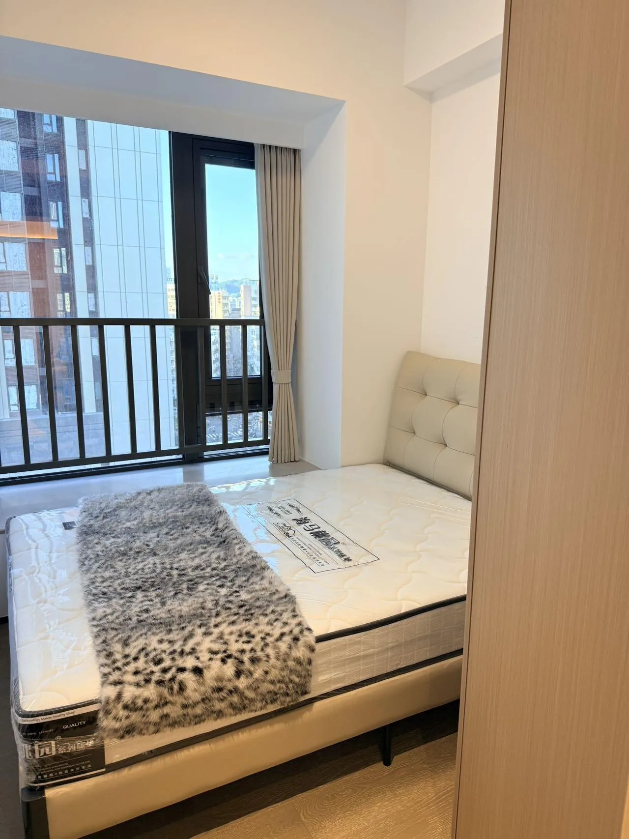 Photo 5 of Budget-Friendly Golf View 3-Bedroom Apartment at CZ City Bay Phase 3, Shangsha Futian