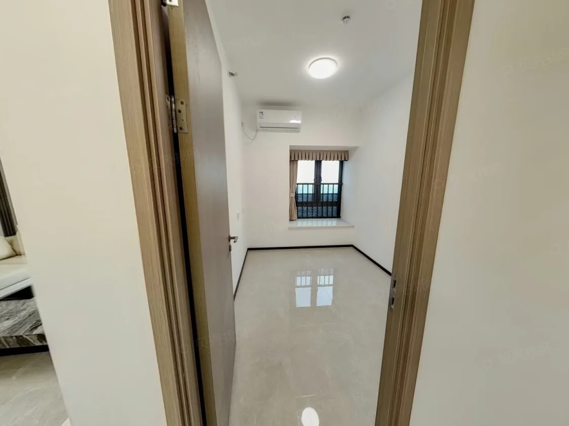 Photo 3 of Futian beautiful 4 bedrooms 122 sqm, easy access to Hongkong