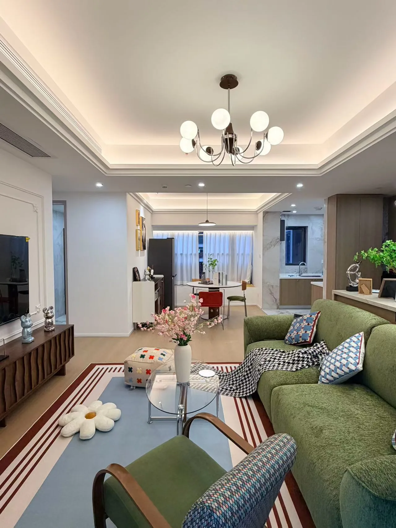 Photo 2 of Charming 2 bedrooms, China Resources Yushui Huafu, Unit 2-5-1801