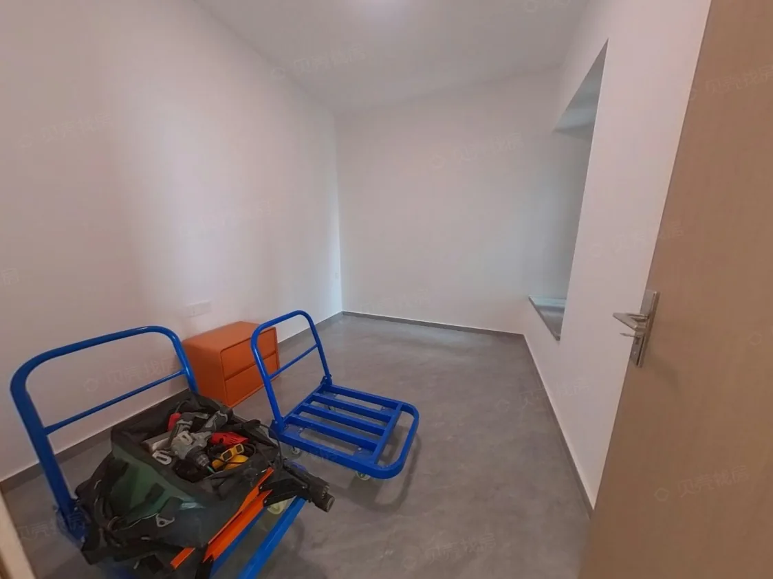Photo 6 of Spacious 2-Bedroom 1-Bath Apartment