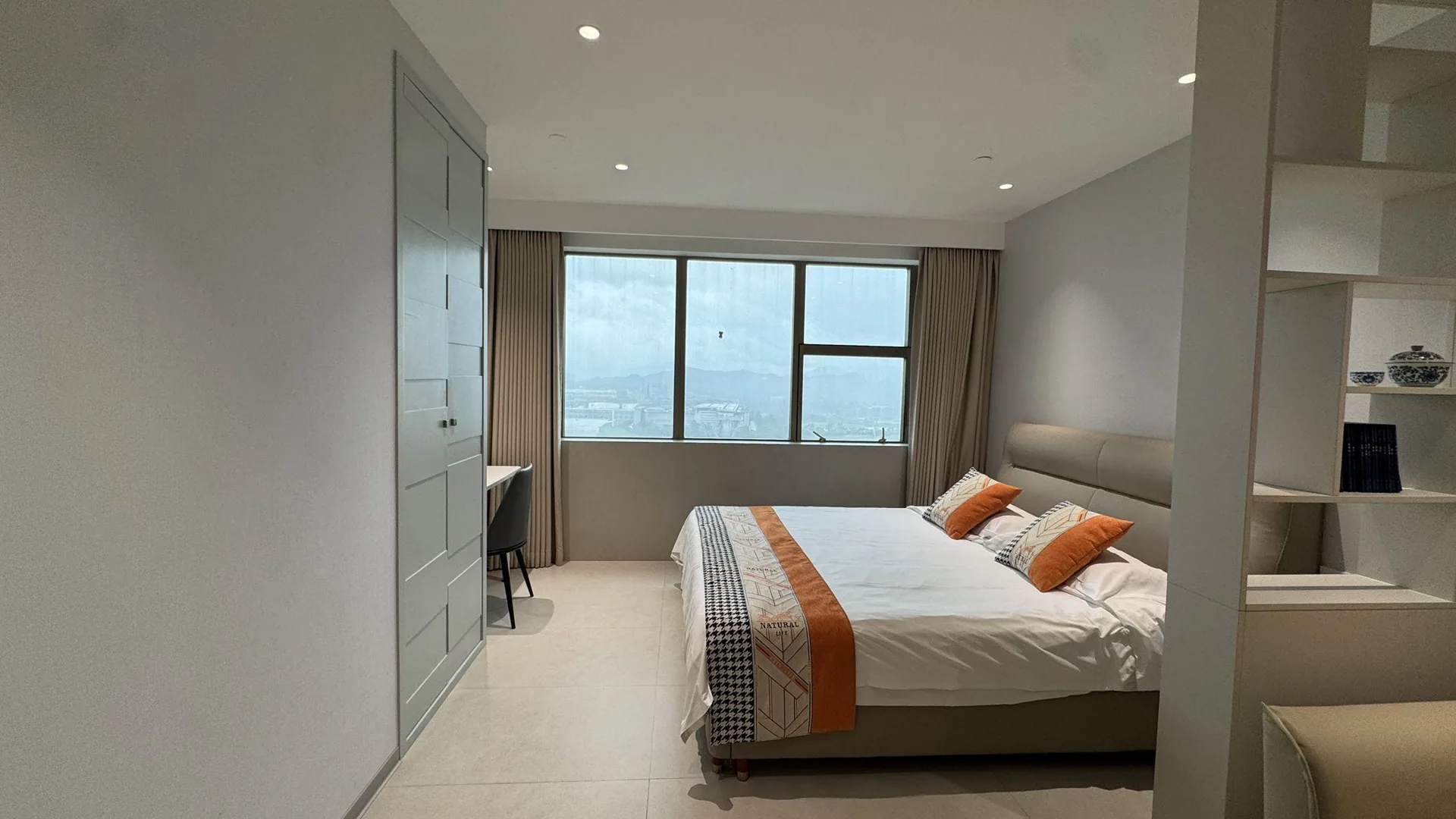Photo 3 of Futian Jiafu Plaza, one bedroom and one living room, 48m²