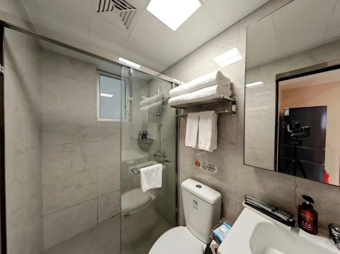 Photo 6 of Great Value! Cozy 65sqm 2-Bed 1-Bath | Futian Gangxia Hui