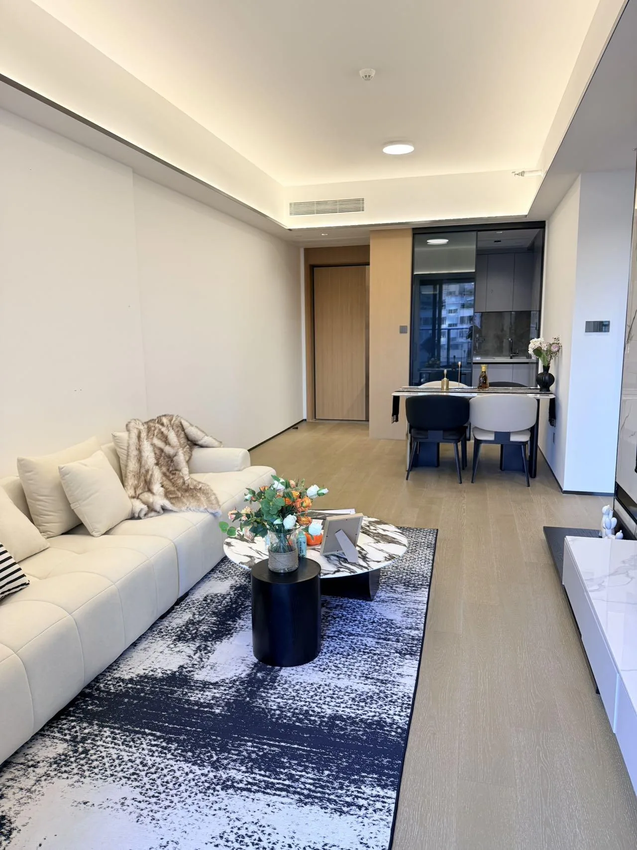 Photo 2 of Budget-Friendly Golf View 3-Bedroom Apartment at CZ City Bay Phase 3, Shangsha Futian