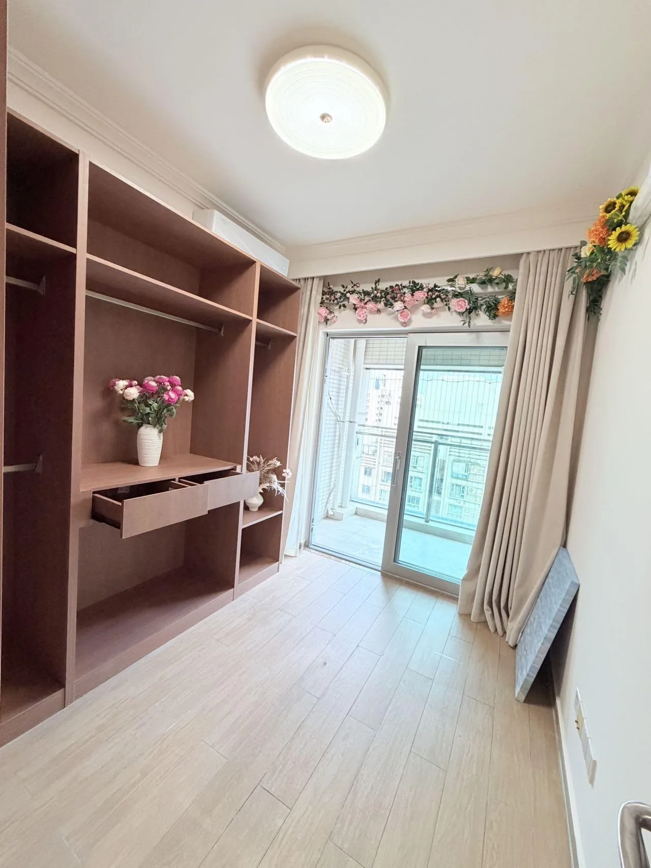 Photo 5 of Charming Cream-Style 2-Bedroom Residence at Gangxia City