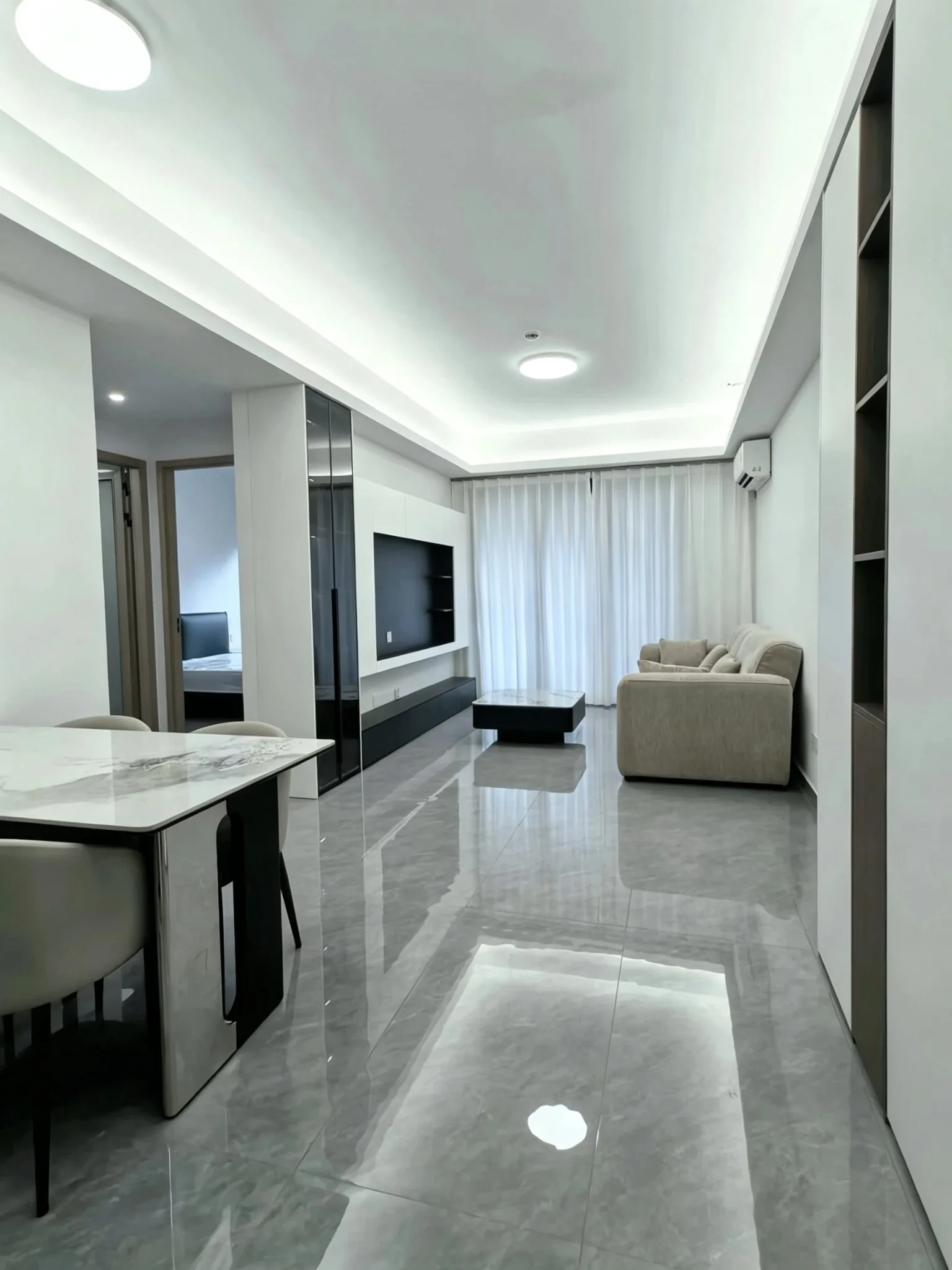 Photo 3 of Jingji Chenyue Mansion Futian apartment · 1 Bed 2 Bath · 86 sqm