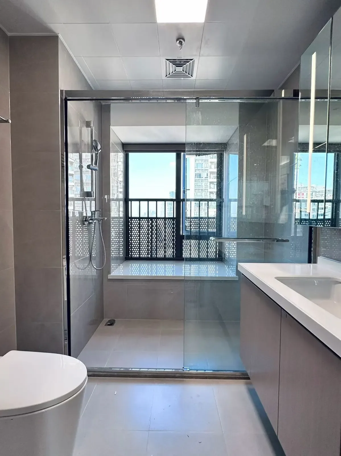 Photo 2 of Yushui Huafu Futian 48th floor · 2 Bed 2 Bath · 120 sqm