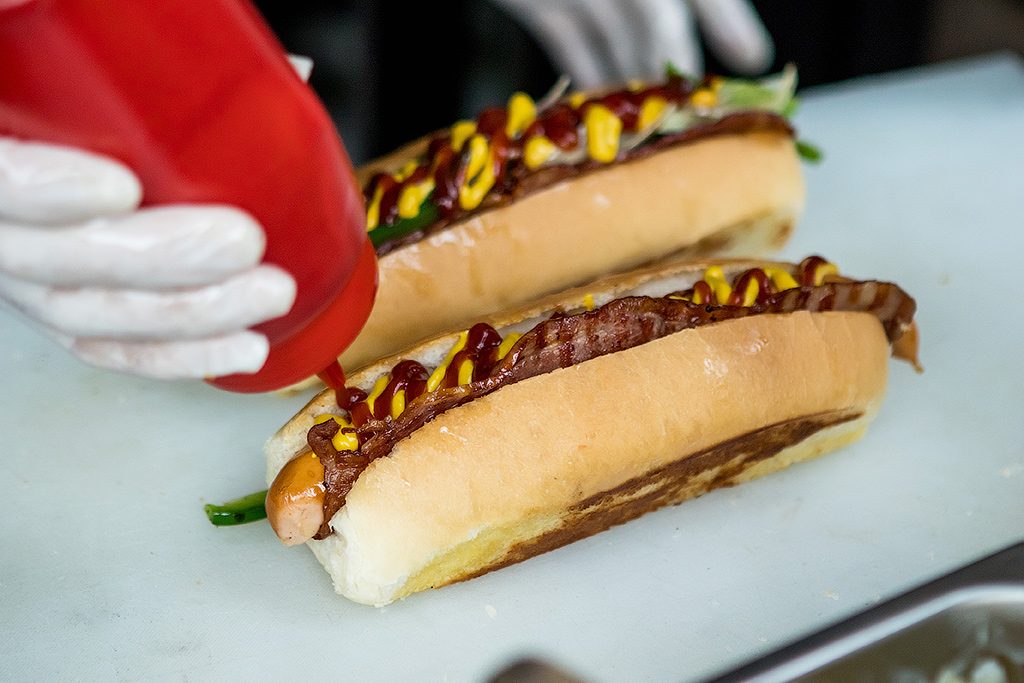 (CLOSED) Mr. Five Bites – Don’t Judge A Hotdog Restaurant By It’s Entrance