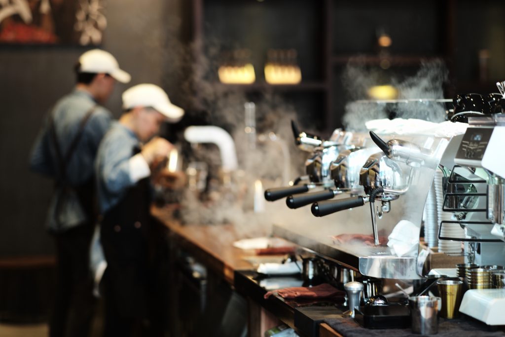 Steaming coffee machine