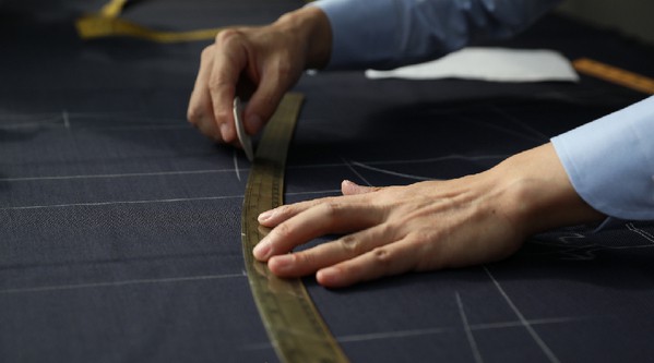 A Tribute to the Craftsman – Shenzhen’s First Tailor-Made Suit in-store Workshops