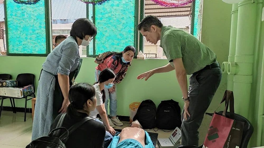 Medical clinic helps charity for Thanksgiving