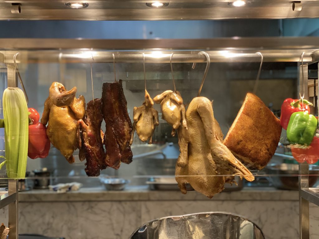 You can choose from a selection of meat and enjoy Cantonese-style barbecue. This is prepared to order.