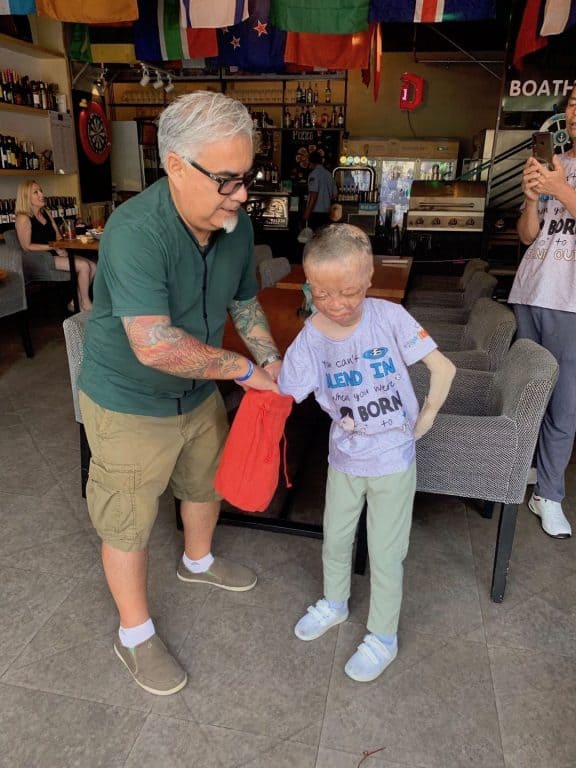 Liang Jin Picks Raffle Winners from Tencent 99 Charity Event