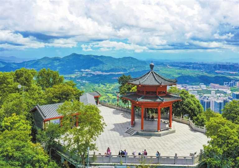Shenzhen's First Mountain-Sea Hiking Trail Completed