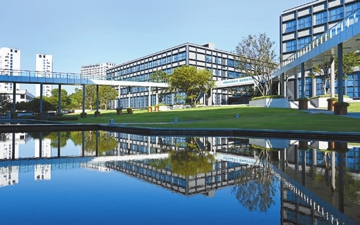 Shenzhen University Opens New Library