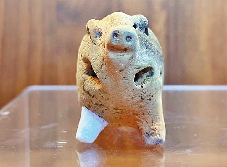 Pottery pig, 6,000- year-old, found