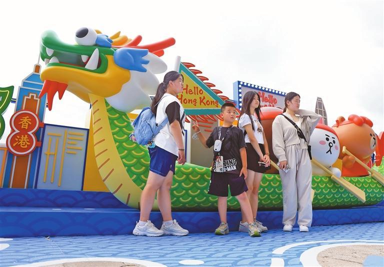 Dragon Boat Races in Hong Kong Back After 4 Years