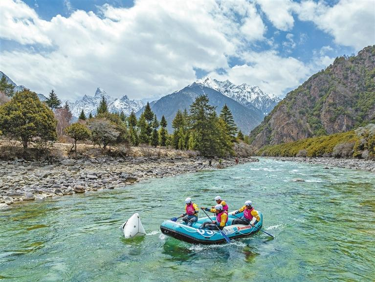 The Beautiful Fall Colors of Tibetan Nyingchi