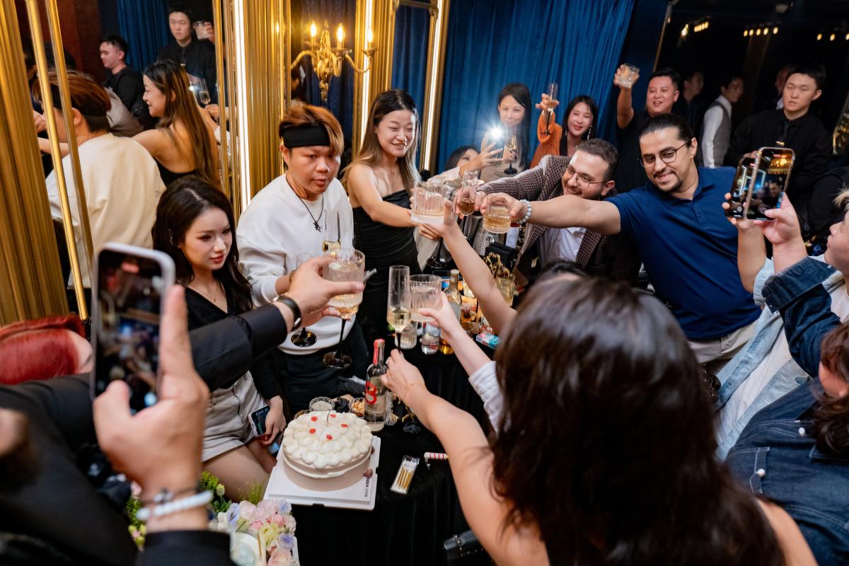 Triple Delight: The Grand Unveiling of Fulai Bar (富莱) Futian's Pioneering Experience Bar