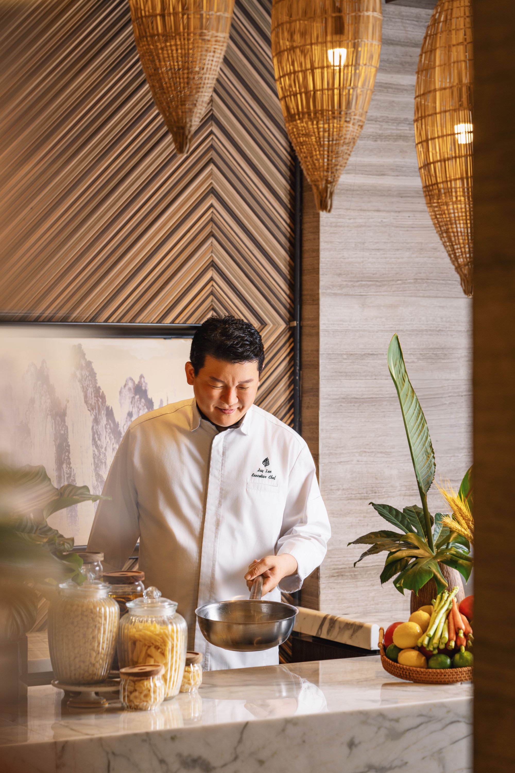 Four Seasons Hotel Shenzhen Appoints Dynamic Culinary Creative Jaeyoung Lee As New Executive Chef